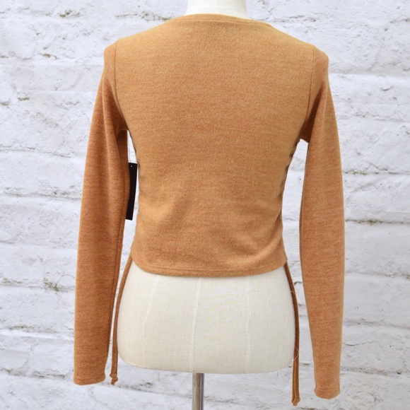 ❌SOLD❌ 🆕 🍂 Lulu’s crop top - Picture 3 of 3